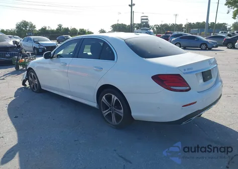 2018 Mercedes-Benz E 300 4Matic z USA, uszkodzony, nr VIN WDDZF4KB3JA421952